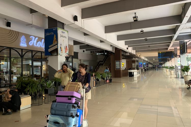 Penerbangan Dibatalkan, Penumpang Rela Tunggu 2 Hari di Jakarta karena Takut Lewat Jalur Darat