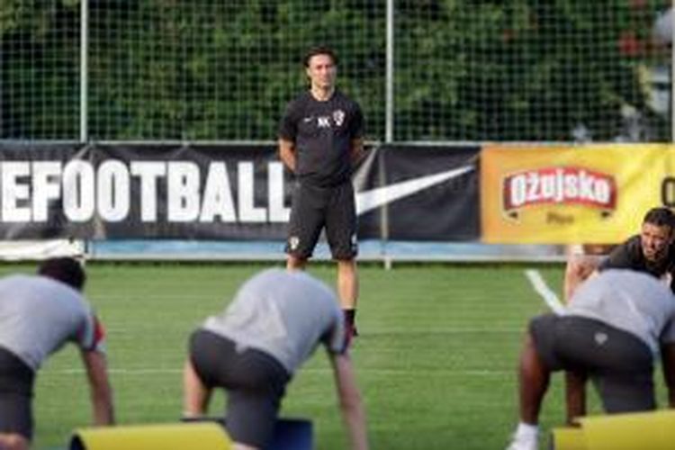 Pelatih Niko Kovac memimpin sesi latihan tim nasional Kroasia, di Bad Tatzmannsdorf, Austria, pada 23 Mei 2014.