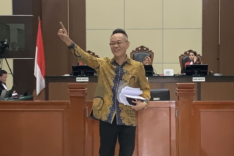 Ade Darmawan Akui Lihat Foto Muda Jokowi di Rumahnya: Sama dengan Foto Ijazah di Internet