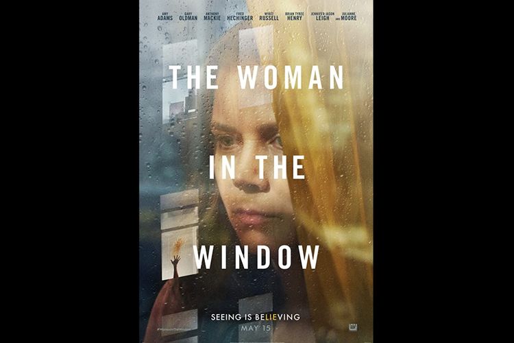 Amy Adams dalam film thriller The Woman in the Window (2021).