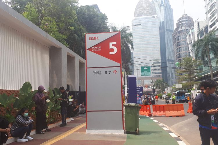Pintu 5 di samping fX Sudirman menjadi akses masuk penonton Asian Games 2018. Foto diambil Selasa (21/8/2018)