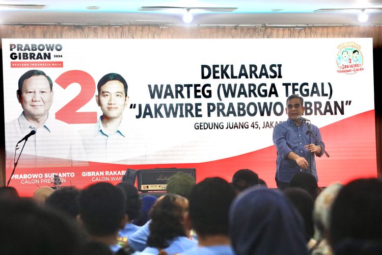 Wakil Ketua Tim Kampanye Nasional (TKN) Prabowo Subianto-Gibran Rakabuming Raka, Ahmad Muzani menerima deklarasi dukungan dari paguyuban Warung Tegal (Warteg) se-Jabodetabek di Gedung Joeang 45, Menteng, Jakarta Pusat, Minggu (10/12/2023).