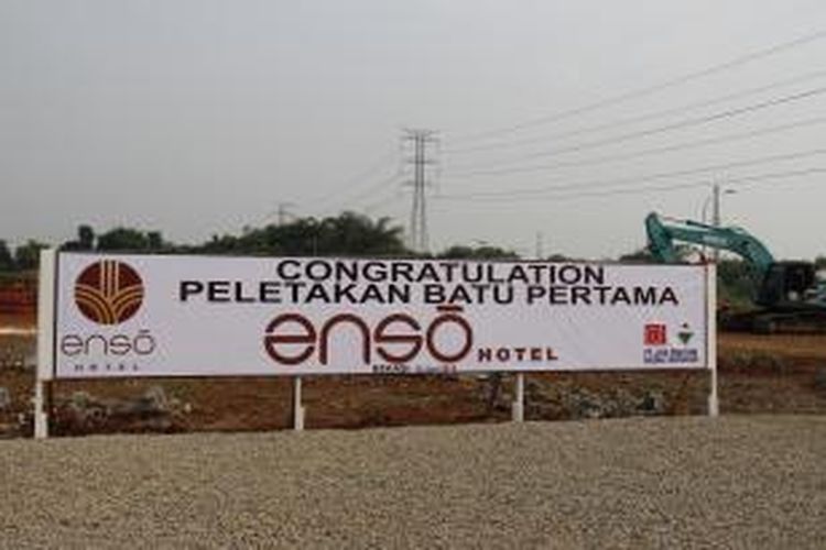 Situs proyek Enso Hotel yang dikembangkan PT Bekasi Fajar Industrial Estate Tbk. Kondisi pada Senin (15/6/2015).