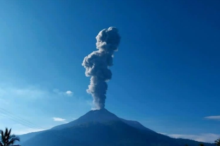 Gunung Lewotobi Meletus Lagi, Kolom Abu Capai 1.800 Meter