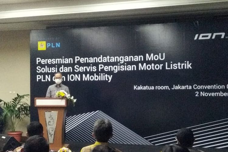 Menteri Perindustrian Agus Gumiwang Kartasasmita saat kerjasama PLN dan Ion Mobility 