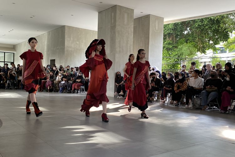 Fashion show ?Reunite? digelar FSRD IKJ melalui prodi Desain Produk Mode dan Busana pada Sabtu, 13 Agustus 2022 di Gedung Panjang Taman Ismail Marzuki, Cikini Jakarta Pusat.
