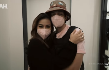 Atta Halilintar dan Aurel Hermansyah saat belanja keperluan untuk bulan madu di pusat perbelanjaan