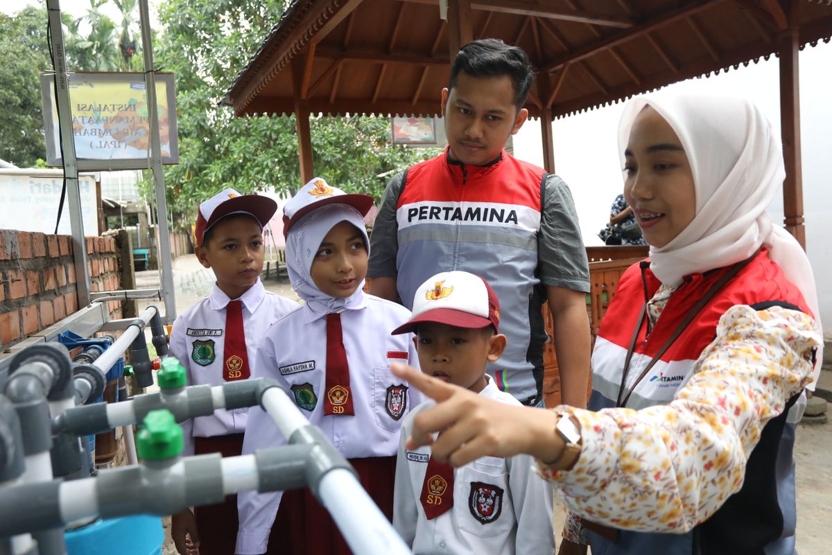 Program inovasi sosial dan  lingkungan berkelanjutan perusahaan dikembangkan pada Program Kelas Berbagi di SDN 2 Sukajaya, Desa Mekar Jaya, Kecamatan Bayung Lencir, Kabupaten Musi Banyuasin, Sumatera Selatan.