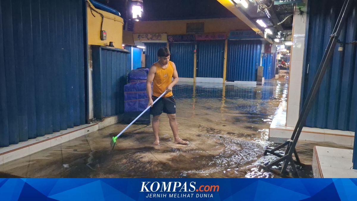 Pedagang Pasar Cipulir Ngaku Sudah 7 Kali Kebanjiran: Tiap Hujan Langsung Naikin Barang ~RK

Baca di sini: