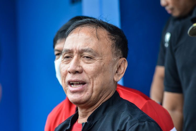 Ketua Umum PSSI Mochamad Iriawan saat hadir di Stadion Persib, Sidolig, Bandung, Kamis (22/9/202) untuk mengunjungi pelatihan Timnas Indonesia jelang pertandingan FIFA Match Day Indonesia vs Curaccao.