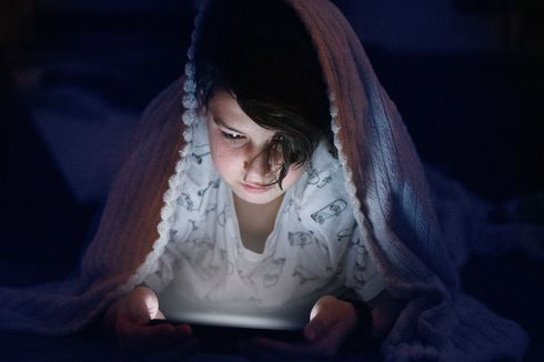 Penting, Jauhkan Anak dari Gadget Beberapa Jam Sebelum Tidur 