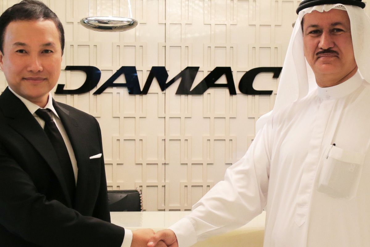 CEO dan Managing Director PSD Glen Chan bersalaman dengan Chairman DAMAC Hussain Sajwani.