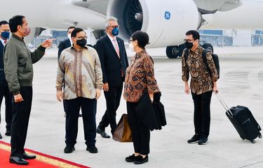 Pesawat Garuda Indonesia-1 yang membawa Presiden Joko Widodo dan rombongan mendarat di Bandar Udara (Bandara) Internasional Soekarno Hatta, Tangerang, Banten pada Jumat pukul 08.30 WIB.