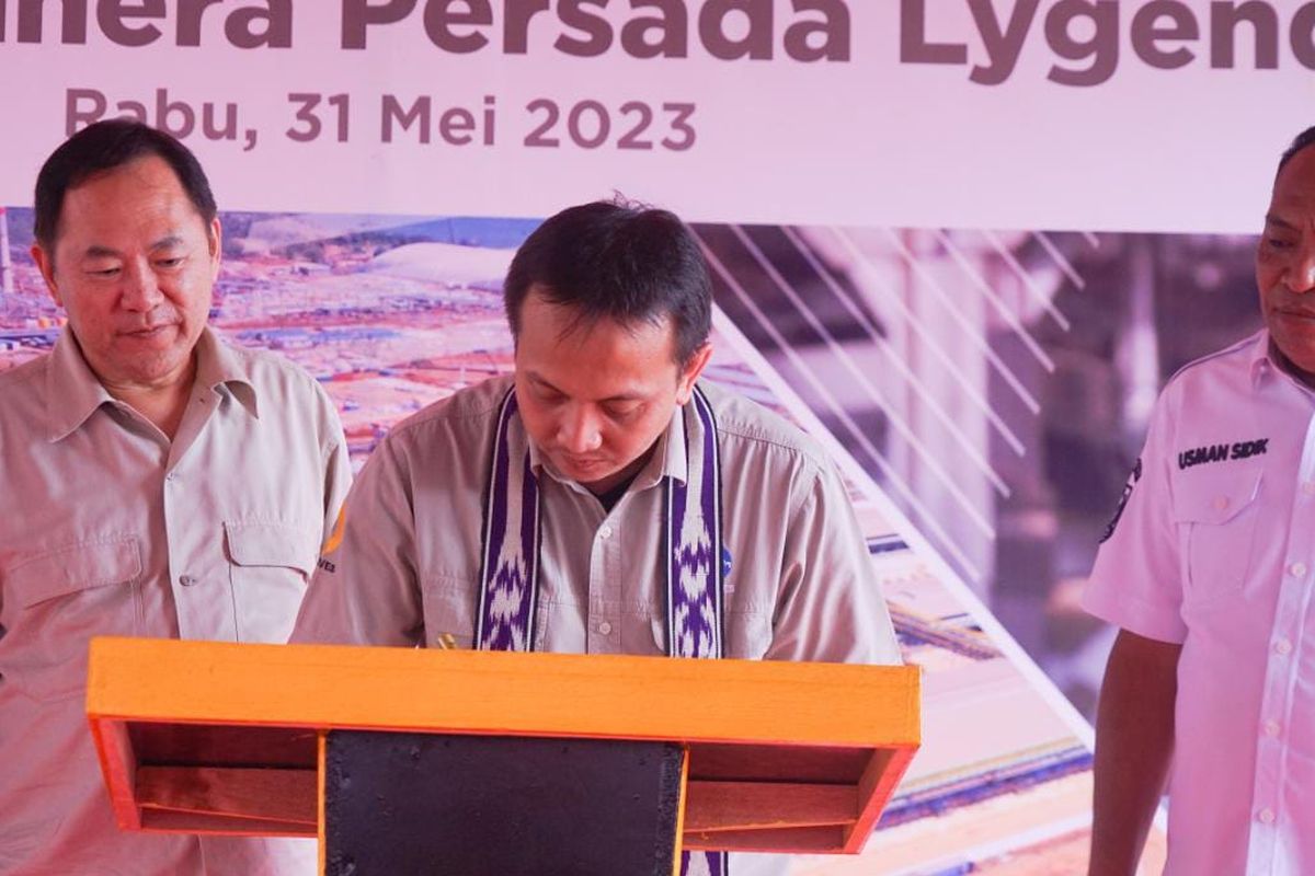 Harita Nickel melalui unit bisnisnya PT Halmahera Persada Lygend (PT HPL) afiliasi bisnis dari PT Trimegah Bangun Persada Tbk (NCKL) kembali menjadi pionir di industri hilirisasi nikel dengan meresmikan operasi produksi nikel sulfat pertama di Indonesia dan terbesar di dunia di Pulau Obi, Kabupaten Halmahera Selatan, Provinsi Maluku Utara, Rabu (31/5/2023). 