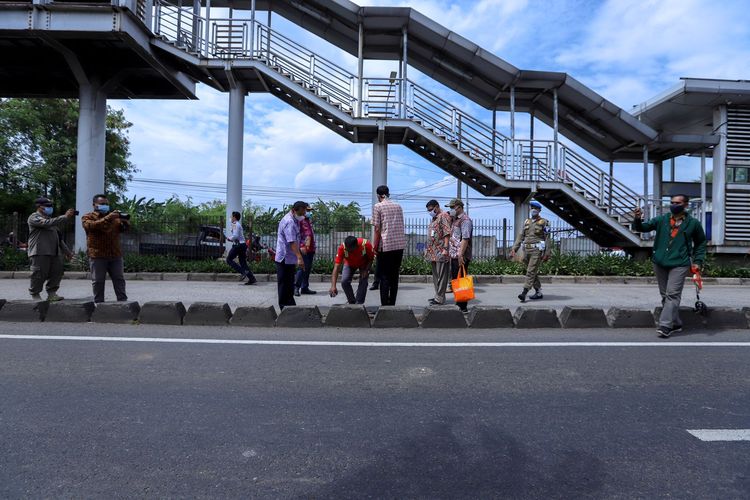 Pembangunan saluran air sepanjang 878 meter di Jalan I Gusti Ngurah Rai, Klender, Duren Sawit, Jakarta Timur, dimulai pada hari ini, Senin (27/9/2021) dan direncanakan selesai pada 15 Desember 2021. 