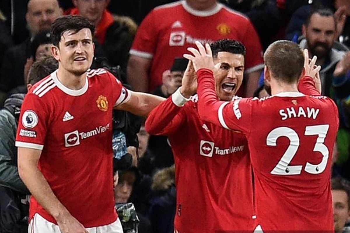 Penyerang Man United Cristiano Ronaldo merayakan golnya ke gawang Burnley dalam laga lanjutan Liga Inggris musim 2021-2022 di Stadion Old Trafford, Jumat (31/12/2021) dini hari WIB.