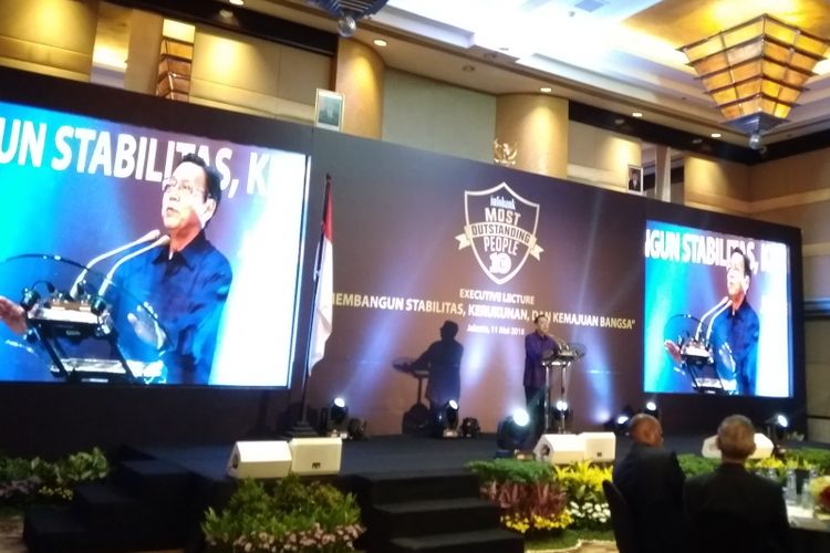 Mantan Wakil Presiden Indonesia Boediono dalam acara Executive Lecture Infobank di Ballroom Grand Hyatt Jakarta, Jumat (1111/5/2018) malam.