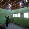 Atap Gedung Sekolah Nyaris Roboh, Siswa SDN di Ponorogo Terpaksa Mengungsi untuk Belajar