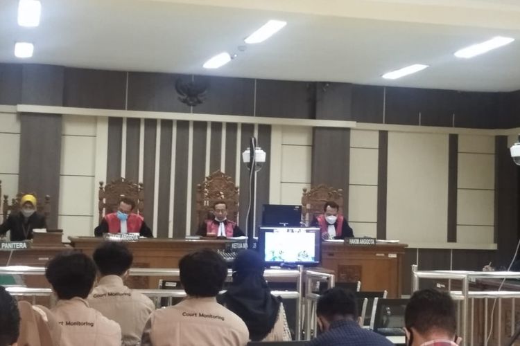Suasana sidang terdakwa Bupati Nonaktif Banjarnegara, Budhi Sarwono digelar di Pengadilan Tindak Pidana Korupsi (Tipikor) Kota Semarang, Jawa Tengah, Selasa (25/1/2022).