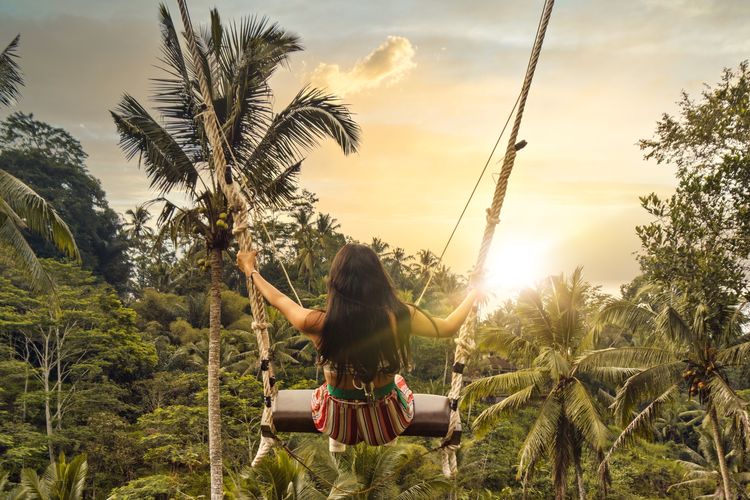 Ilustrasi jungle swing di Ubud, Gianyar, Bali. 