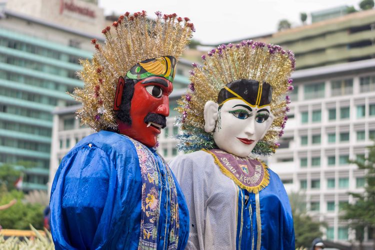 Pertunjukan seni khas Betawi, Ondel-ondel.