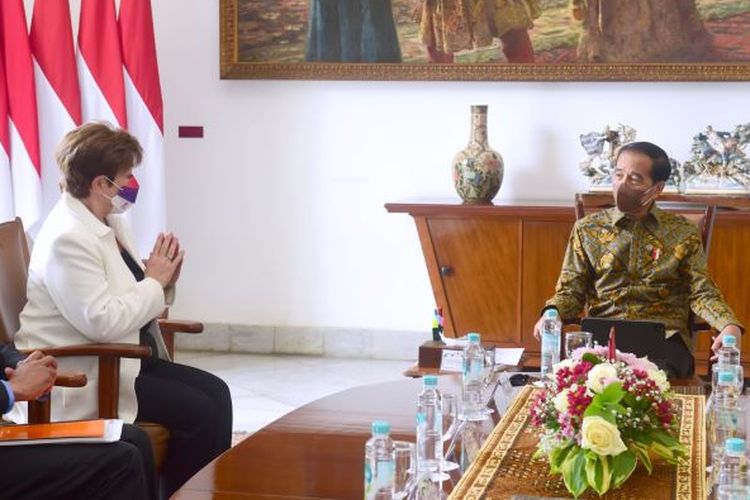 Presiden Joko Widodo menerima kunjungan Direktur Pelaksana Dana Moneter Internasional (IMF) di Istana Bogor, Jawa Barat, Minggu (17/7/2022). 