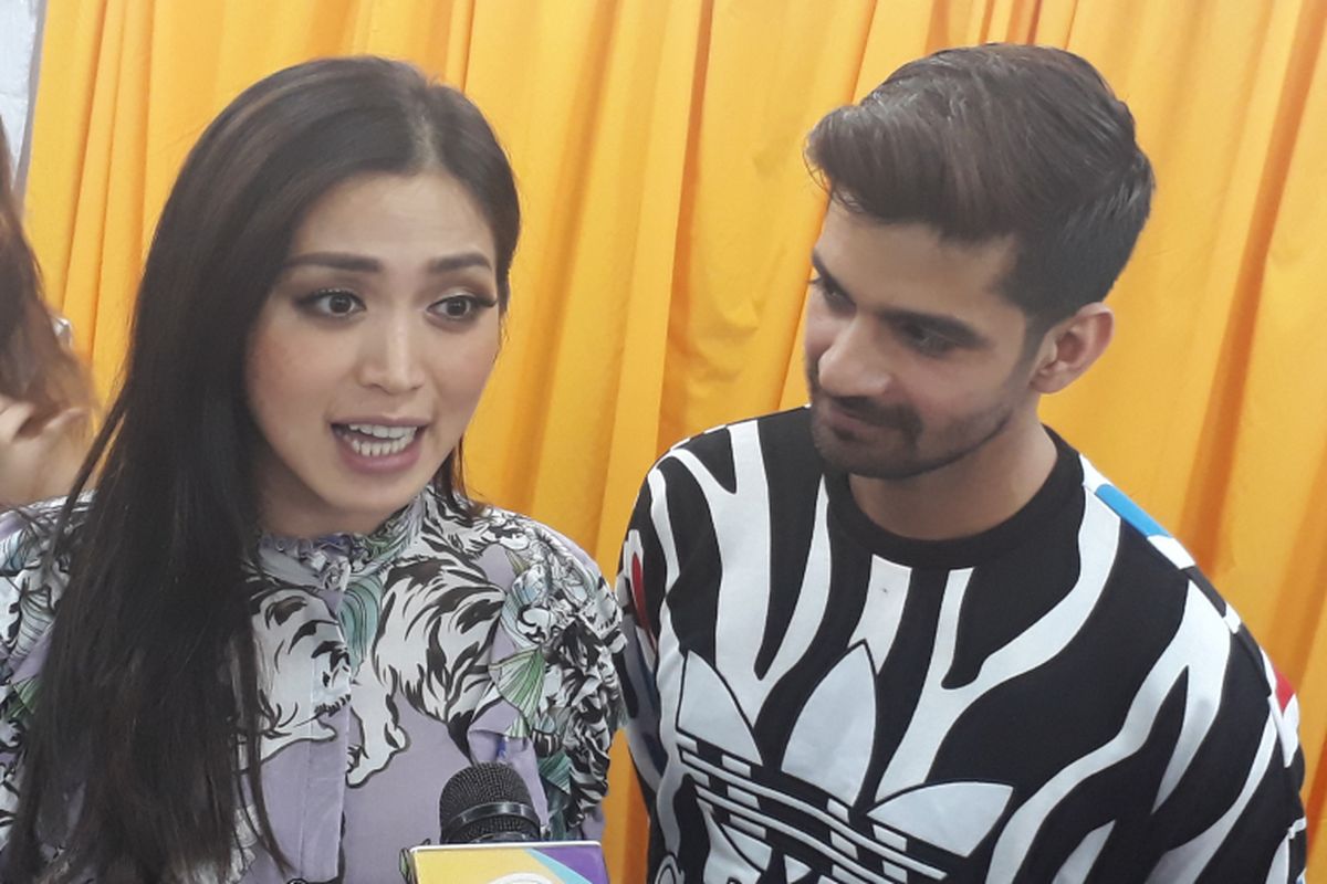 Jessica Iskandar dan Vishal Singh ditemui saat sedang menghadiri bazaar Yellouphoria di Grand Indonesia West Mall, Jakarta Pusat, Jumat (4/8/2017).