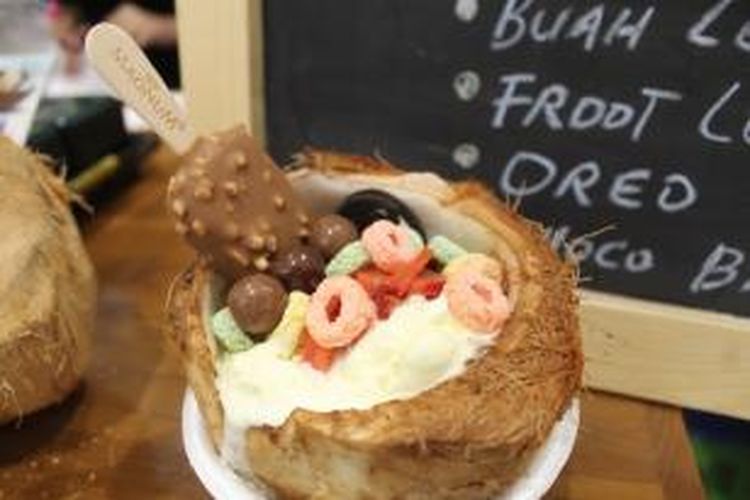 Fat Coco, dessert unik yang tersedia di Food Garden Lippo Mal Puri, Kamis (31/12/2015).