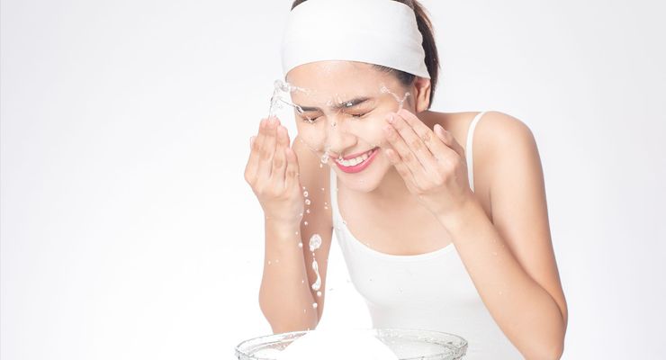 Apa Manfaat Mencuci Wajah dengan Air Garam?