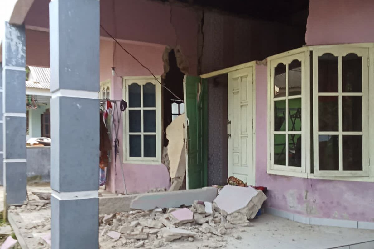 Salah satu rumah terdampak gempa di Kepulauan Bawean, Gresik, Jawa Timur, Jumat (22/3/2024).