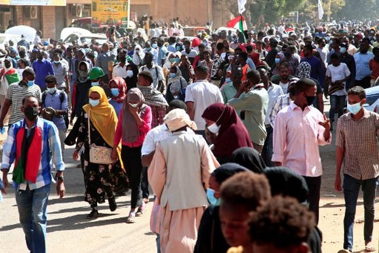 Ribuan orang kembali berunjuk rasa di Sudan untuk menentang kudeta militer yang terjadi hampir tiga bulan lalu tetapi pasukan keamanan dengan cepat menembakkan gas air mata ke arah mereka, 