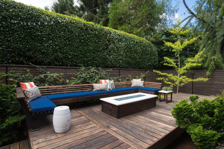 Ilustrasi dek, deck, atau lantai outdoor, Ilustrasi teras di taman rumah