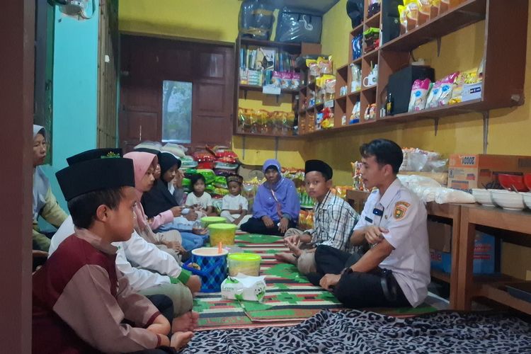 Kisah Yan Budi Bikin Warung Tanpa Harga di Purworejo, Anak Yatim Bisa Ambil Sembako Gratis