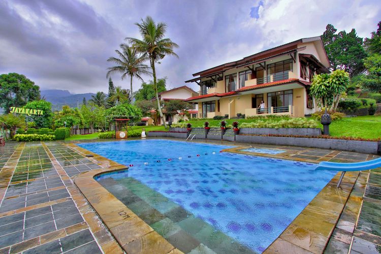 Villa keluarga di puncak dengan kolam renang murah