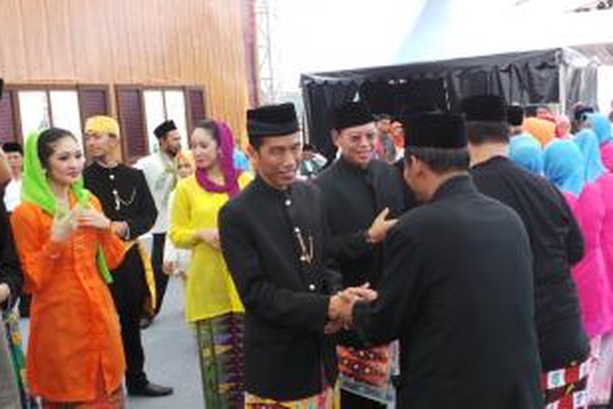 Gubernur DKI Jakarta Joko Widodo saat membuka lebaran betawi, di Silang Monas, Jakarta (1/9/2013).