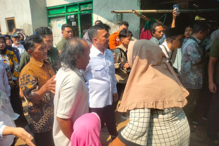 Kerja Angkut Sampah Digaji Rp 1,2 Juta, Muhyanto Kaget Rumah Berdinding Kusam Miliknya Mendadak Didatangi Pejabat Negara