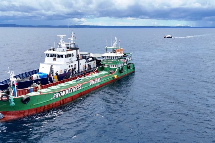 Kapal ilegal di perairan Papua