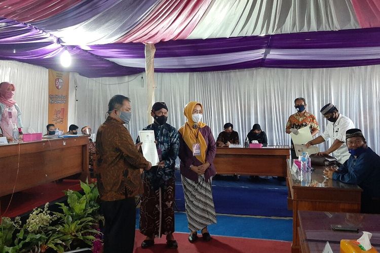 Bapaslon Partai Nasdem Immawan Wahyudi menyerahkan Berkas Pendaftaran ke KPU Gunungkidul Sabtu (5/9/2020)