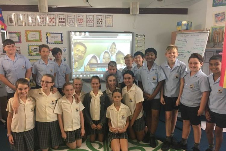 Salah satu sekolah di Australia, Townsville Grammar School, pernah melakukan tatap muka dengan murid-murid di Indonesia sebagai bagian dari kelas bahasa.