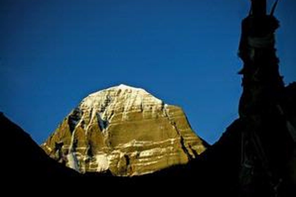 Wajah utara Kailash dilihat dari Drira Puk.