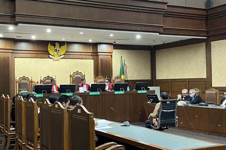 Sekretaris nonaktif Mahkamah Agung (MA) Hasbi Hasan di Pengadilan Tindak Pidana Korupsi (Tipikor) pada Pengadilan Negeri (PN) Jakarta Pusat, Selasa (5/12/2023). Jaksa KPK mendakwa Hasbi Hasan telah menerima suap Rp 11,2 miliar dan gratifikasi senilai Rp 630 juta.
