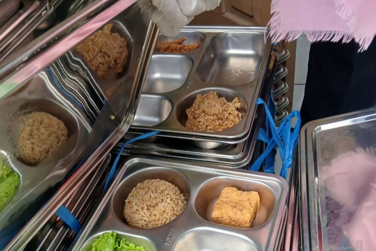 Menu MBG nasi goreng membuat keracunan belasan siswa di SDN Margamulya, Kecamatan Singaparna, Kabupaten Tasikmalaya, Jawa Barat, Jumat (17/10/2025).