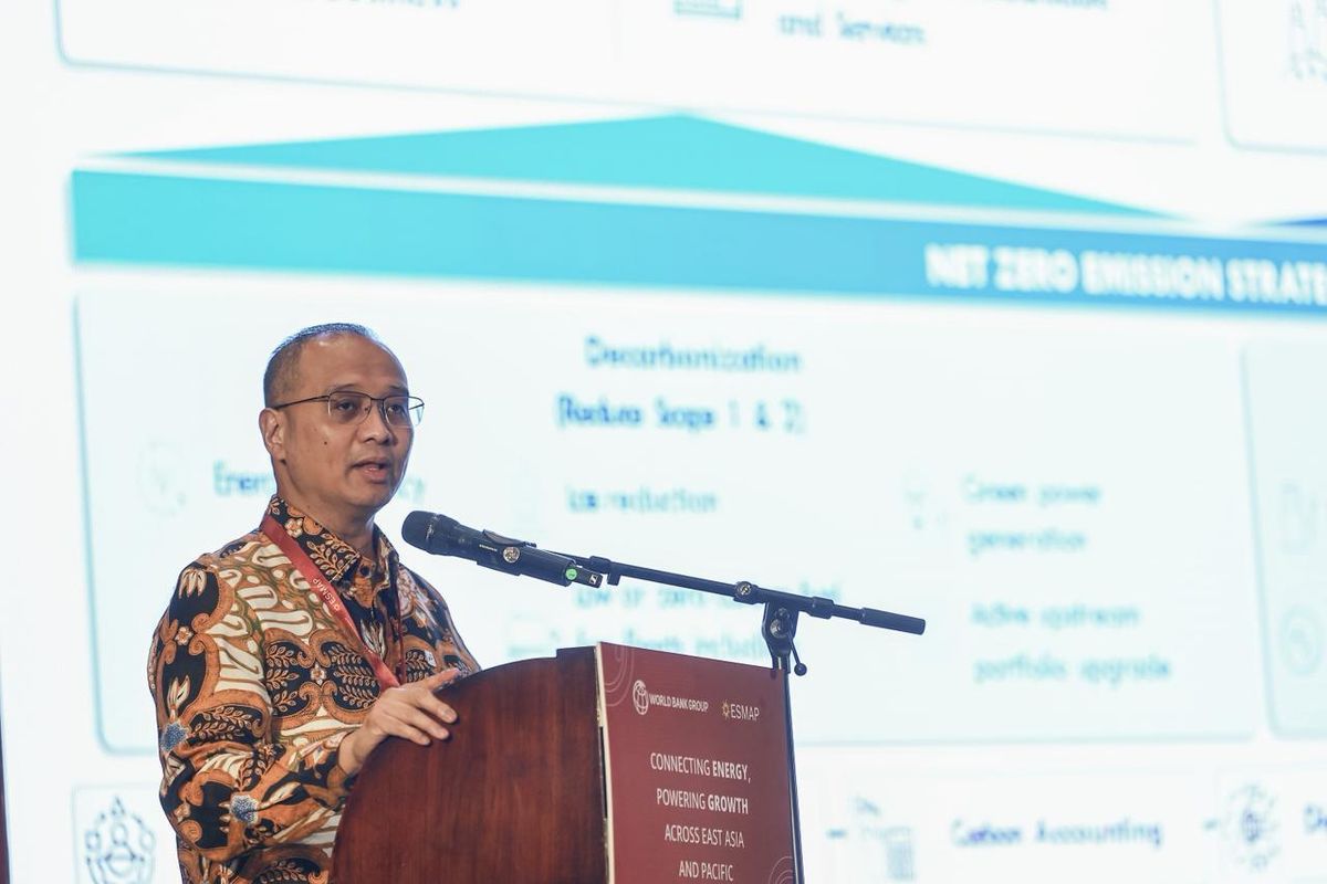 Direktur Transformasi dan Keberlanjutan Bisnis Pertamina Agung Wicaksono memberikan pemaparan pada sesi diskusi panel bertema Decarbonization: Global Technology Trends and Best Practices di Bali, Rabu (3/6/2026).