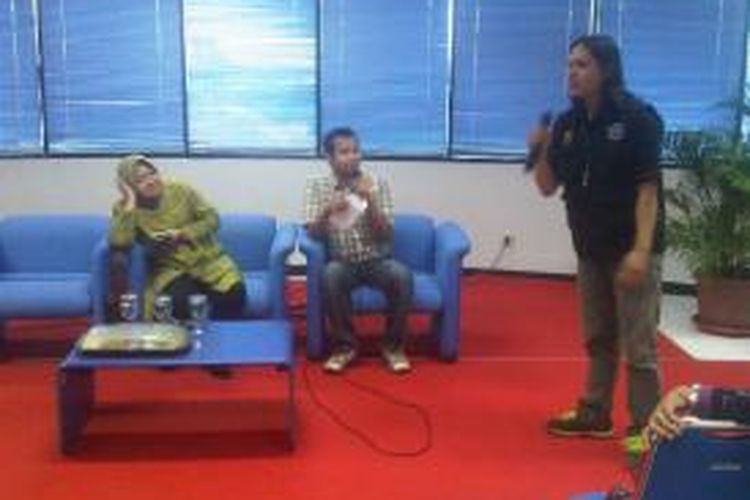 Walikota Risma berdialog dengan Kompasianer di gedung KOMPAS Surabayta.