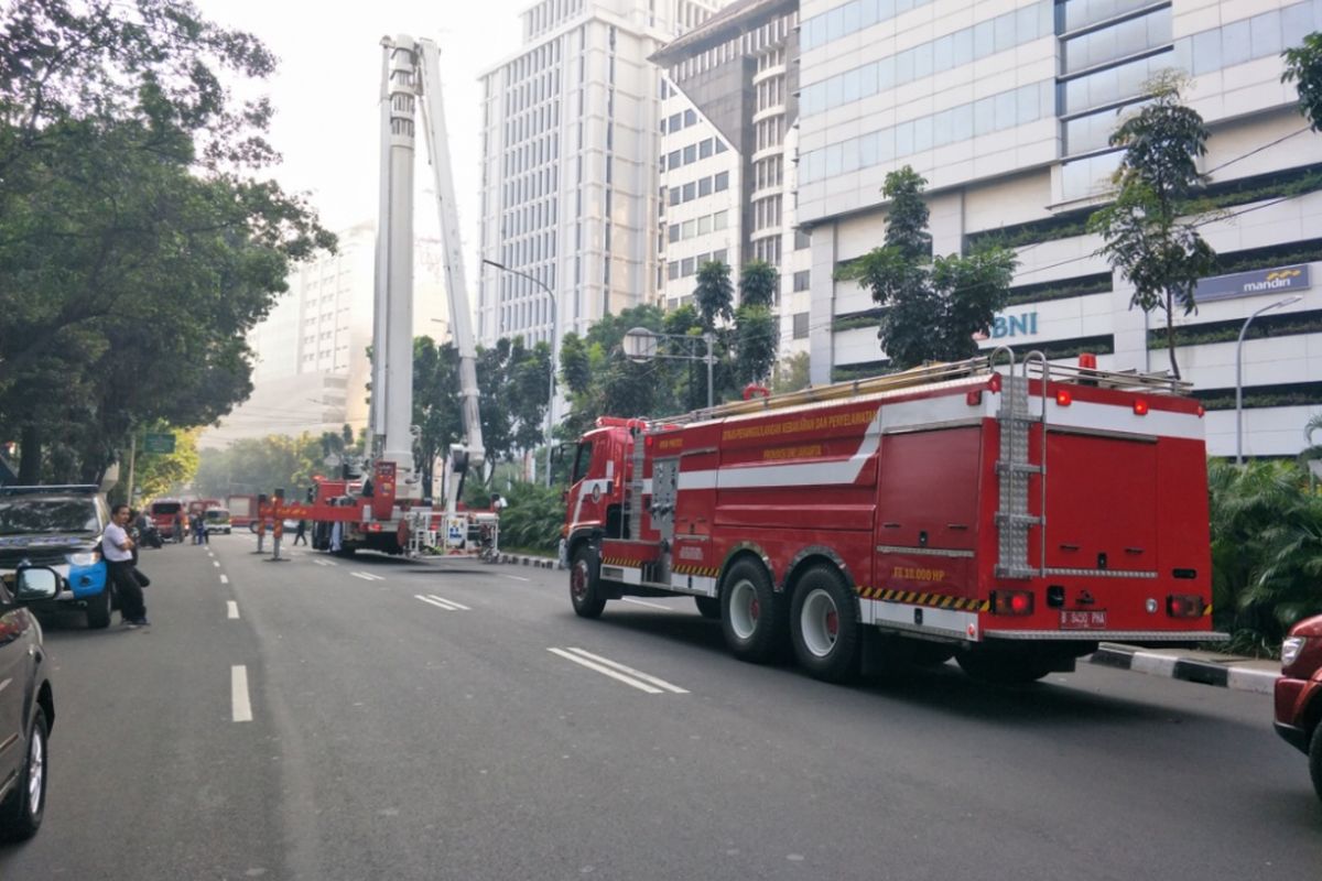 Kebakaran terjadi di Gedung Kementerian Perhubungan, Gambir, Jakarta Pusat,  Minggu (8/7/2018).