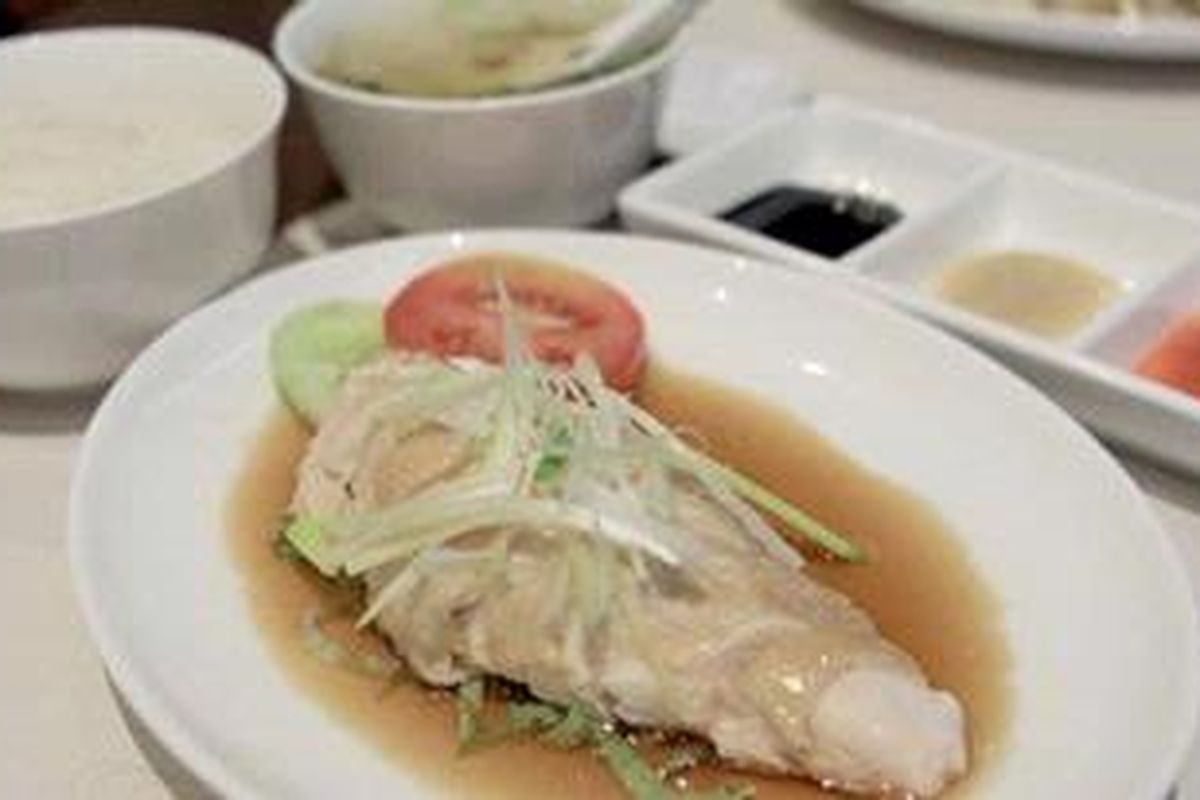 Ayam Hainam Mandarin Chicken Rice.