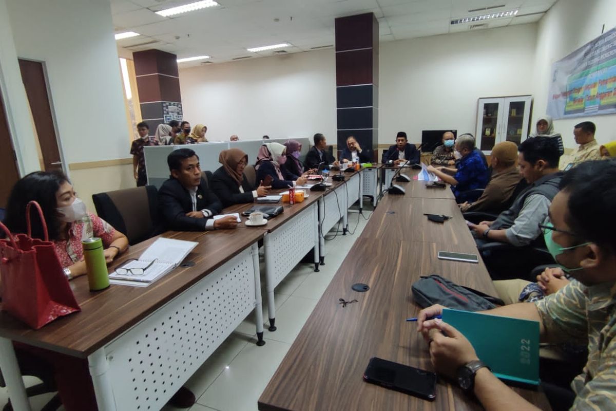 Forum Honorer Indonesia (FHI) Kota Tangerang Selatan (Tangsel) bersama Komisi I Dewan Perwakilan Rakyat Daerah (DPRD) Kota Tangsel menggelar Rapat Dengar Pendapat (RDP) pada Kamis (30/6/2022).