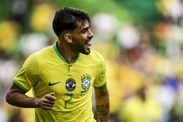 Aksi Lucas Paqueta dalam laga ekshibisi antara Brasil vs Senegal di Stadion Jose Alvalade, Portugal, 20 Juni 2023. Paqueta kini didekati oleh Man City. Namun proses transfer ke Man City terhenti seusai Paqueta dituduh terlibat skandal judi. (Photo by Patricia DE MELO MOREIRA / AFP)