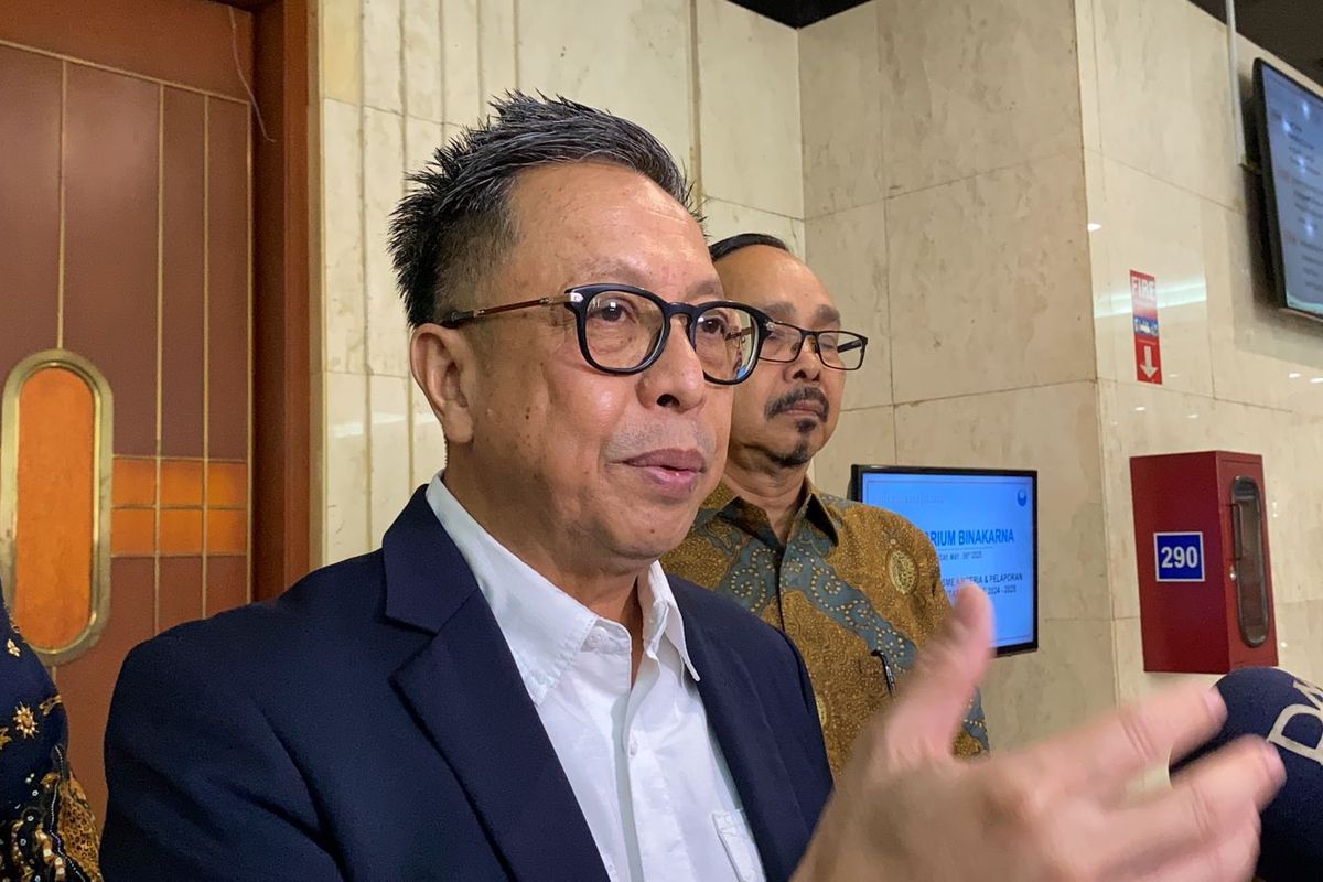 Deputi Bidang Pengendalian Pencemaran dan Perusakan Lingkungan KLH, Rasio Ridho Sani, menjeaslakn terkait PROPER, di Jakarta Selatan, Selasa (6/5/2025). 