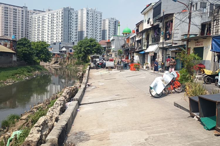 BBWSCC Bantah Perbaikan Jalan Ambles Pulogadung Jaktim Harus Tunggu Rekomtek